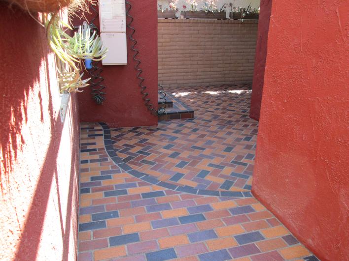 PROFESSIONAL INSTALLATION CONTRACTOR IN SAN DIEGO FOR BRICK PAVER PATIO & WALLS.