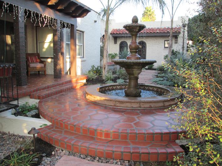 Photo Image of Octagonal Lincoln Paver & Cantera Stone fountain surround